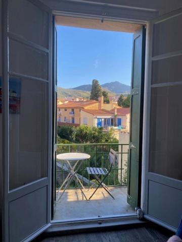 Gorgeous Superbly Located In Old Town Apartment Collioure